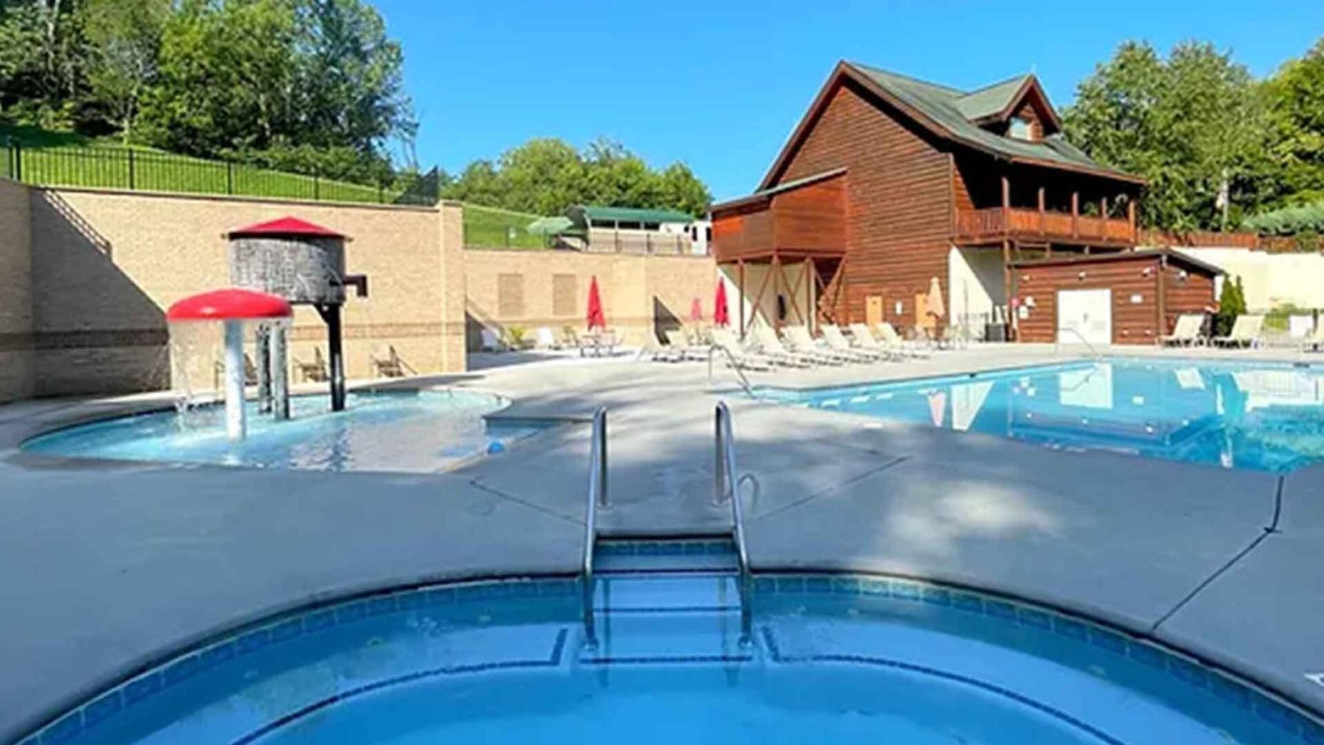 비둘기 포지 New Majestic 5 Star Amazing View, Pool, Hot Tub! 빌라 외부 사진